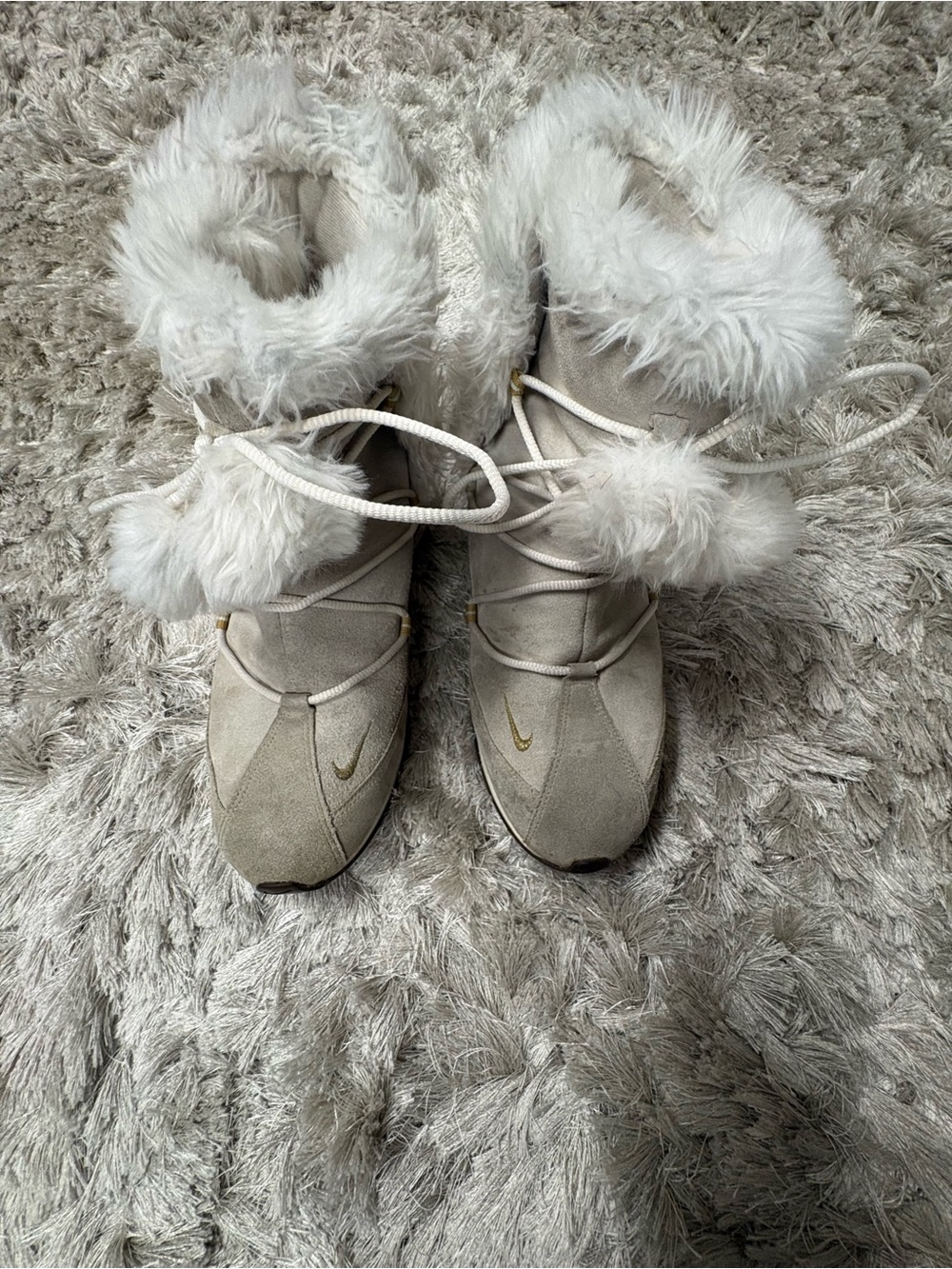 Vintage Nike winter boots with Pom poms sz 8.5